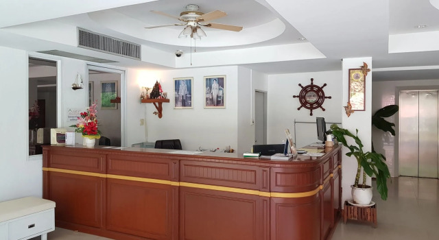 BT Grand Condotel, Varaa Hotelli Hotellit North-Eastern Thailand pysäköinnillä, Pysäköinti