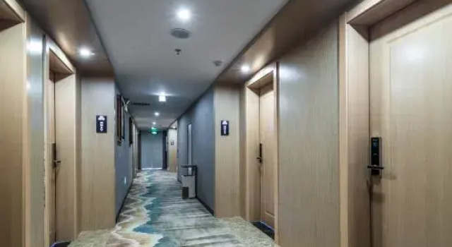 Zhongqian Hualv Hotel