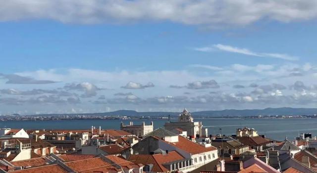 Guestready - Rare Terrace Apt, Historic Center+tagus River View, Забронировать Отель Мизерикорди Лиссабон, рядом с Money Museum