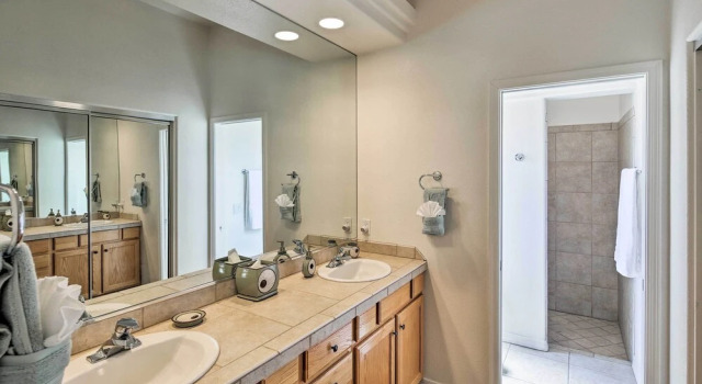 Коттедж Elegant Lake Havasu Getaway w/ Pool - 3 Mi to Lake