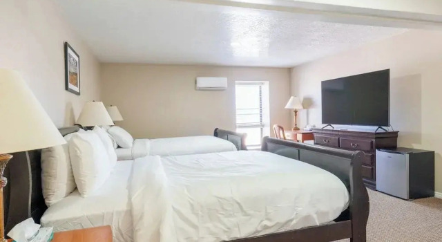 Номер Comfort Road Creek Inn