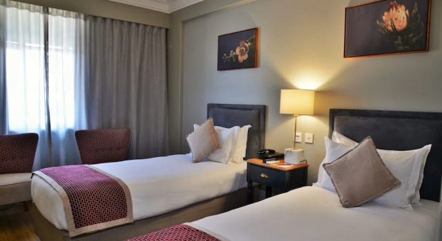 Standard Twin room with city view Cresta Jameson Hotel