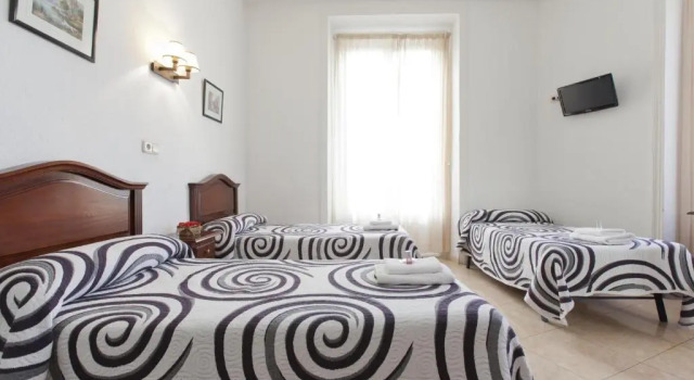 Трёхместный номер Standard Hostal Condestable