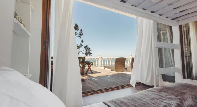Кровать в общем номере с видом на море Laneez Ericeira Surf House