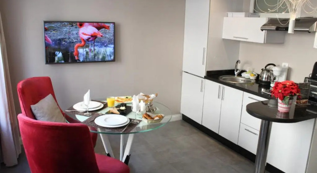 Люкс RENT-INN Suites Hotel