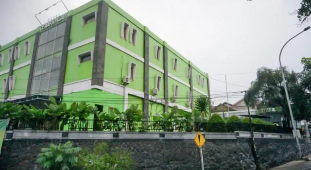 Reddoorz Near Farm House 3, Book Farm Stay Parompong West Java