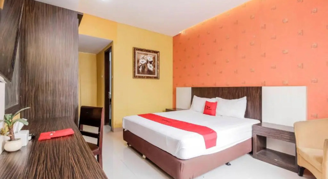 Номер Deluxe RedDoorz at La Mega near Pasar Pagi Cirebon