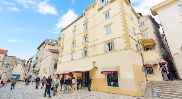Porta Orientalis, Prenota Hotel Splitska 