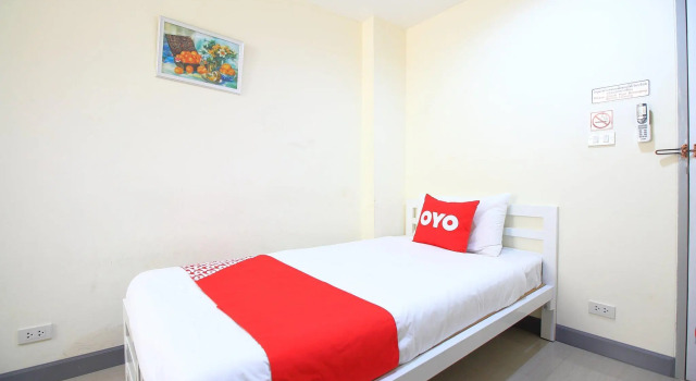 OYO 439 Bed and Bus Hotel