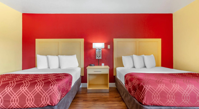 Четырёхместный номер Standard Econo Lodge Clovis