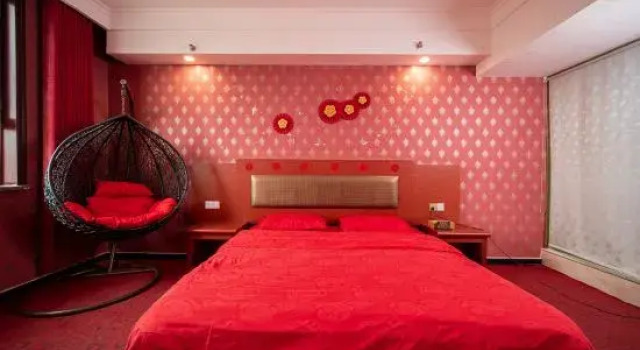 Люкс Deluxe Fuhua Junyue Hotel (Luntai Bus Station Xinxin Pedestrian Street Branch)