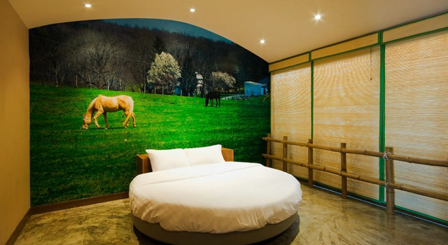 Red Horse Resort