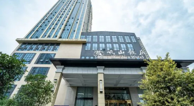 Minshan Hotel Mianyang, Rezerwuj Hotel Hotele w Mianyang z parkingiem, Parking