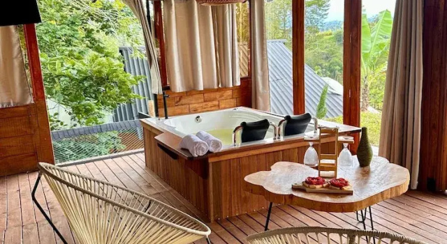 Бунгало Luxury с видом на горы Ecoedén glamping