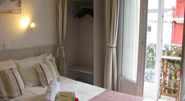 Chambres d'hôtes au Berceau de Bernadette, Rezerwuj Pensjonat Ade Hautes-Pyrénées