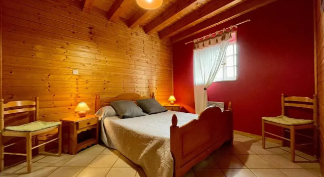 Gîte familial avec terrasse proche châteaux, lac, et parcours aventure - FR-1-582-174, Prenota Hotel Hotel a Alvernia con parcheggio, Parcheggio