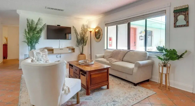 2 Blocks to Beach! Cape Canaveral Apt w/ Patio, Varaa Huoneisto Cape Canaveral Space Coast