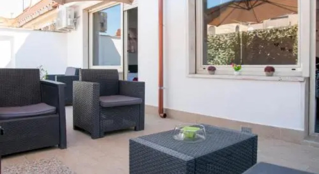 Rome Apartment - Queen, Забронировать Апартаменты/квартира Отели Рима с парковкой, рядом с Универмаг La Rinascente, Парковка