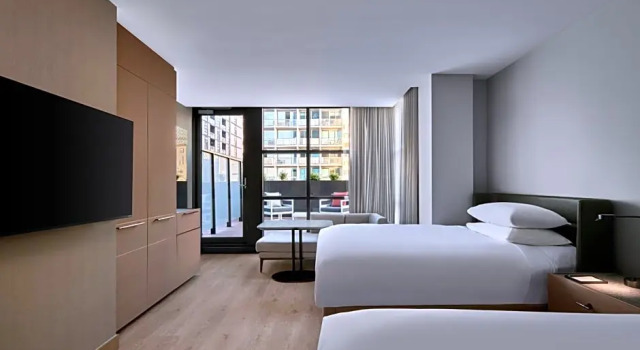 Четырёхместный номер Standard Courtyard by Marriott Melbourne Flagstaff Gardens