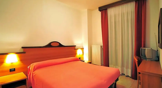 Hotel Ristorante Sasso Remenno, Buchen Sie Hotel Hotels in Val Masino mit Parkplatz, Parkplätze