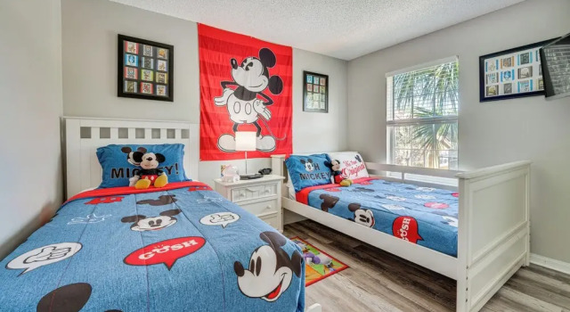 8 Mi to Disney: Villa w/ Screened Pool & Lanai, Rezerwuj Willa Hotele w Kissimmee z parkingiem, Parking