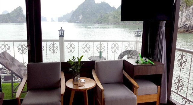 Семейный люкс с видом на море Unicharm Cruise Halong