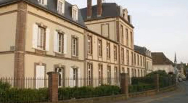 Apartment With one Bedroom in Maintenon, With Wonderful City View and, 预订 公寓 曼特 Eure-et-Loir