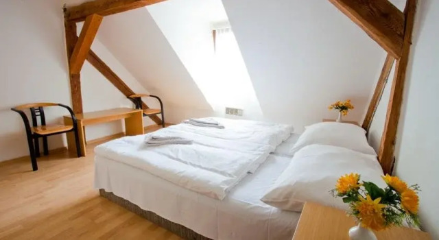 Motel Svatý Kryštof, Rezerwuj Motel Hotele w Central Bohemia z parkingiem, Parking