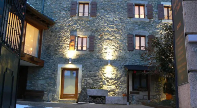 Ca La Gemma i L'Isidre, Rezerwuj Hotel Hotele w French Cerdagne z parkingiem, Parking