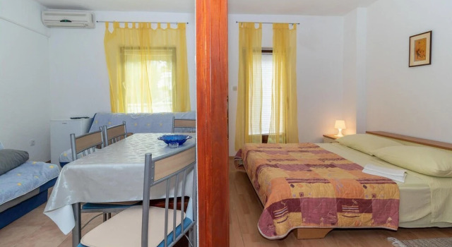 Awesome Home in Klenovica With Wifi and 1 Bedrooms, Rezervovat Hotel Hotely v Klenovica s parkováním, Parkování