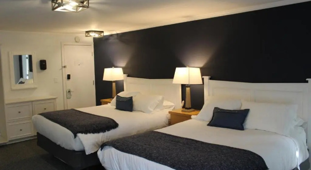 Четырёхместный номер Deluxe Catskill Seasons Inn