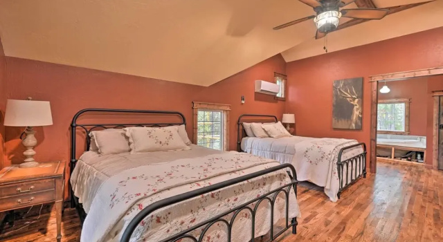 Коттедж Tudor-style Broken Bow Cottage w/ Hot Tub & Decks!