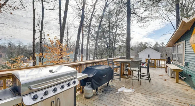 Коттедж Lovely Maine Cabin w/ Deck, Gas Grill & Fire Pit!