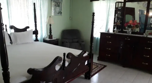 Suzette's Homestay, Prenota Bed & breakfast Lucea Hanover