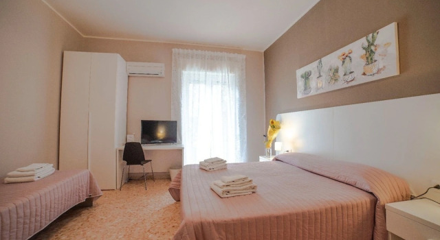 Четырёхместный номер Standard c 1 комнатой с балконом B&B Siracusa Holidays