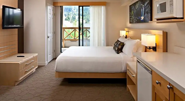 Люкс с 2 комнатами Delta Hotels by Marriott Whistler Village Suites