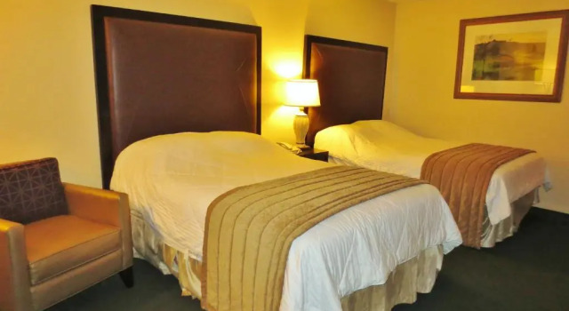 Четырёхместный номер Standard Americas Inn