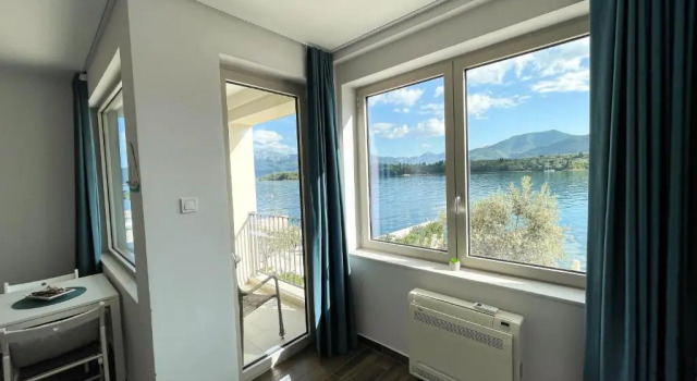 Студия с видом на море Apartments Maestral