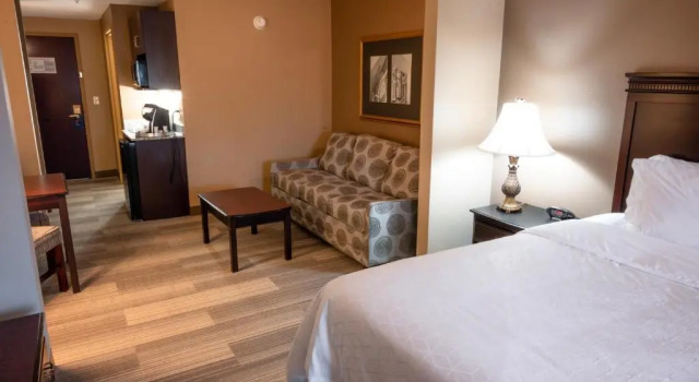 Четырёхместный люкс Holiday Inn Express & Suites - Tuscaloosa-University by IHG