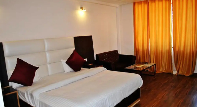 Номер Executive Hotel Natraj International