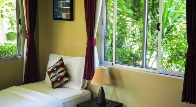 Lanta Castaway Beach Resort