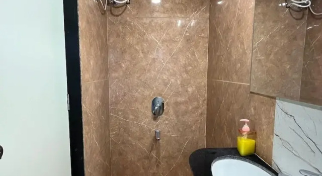 Четырёхместный номер Deluxe с балконом и с видом на город Hotel Royal Usi