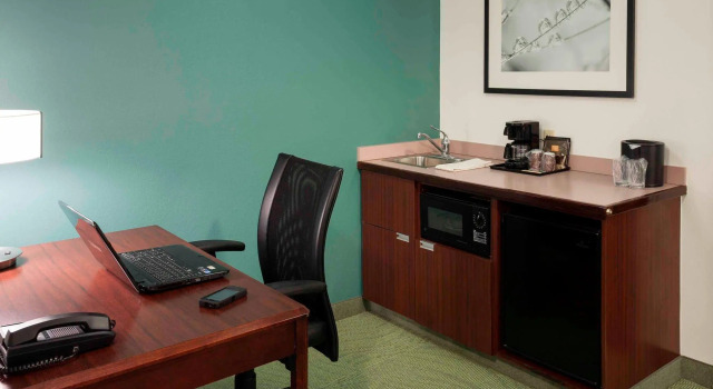 Двухместный люкс SpringHill Suites by Marriott Kansas City Overland Park