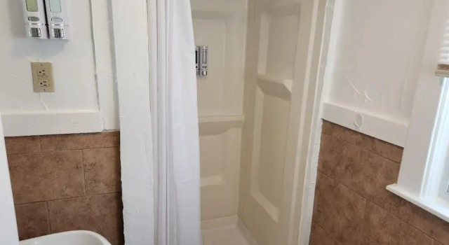 Четырёхместный номер Deluxe Jonathan Edwards Motel