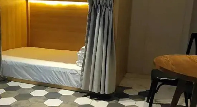 Кровать в общем номере (мужской номер) High Speed Rail One Plus One Hostel (Urumqi Station Branch)
