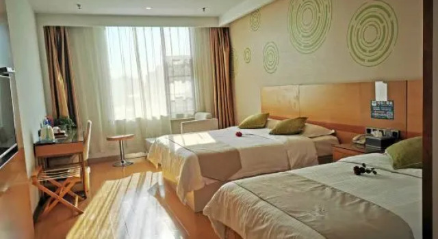 Семейный номер Standard GreenTree Inn Huanggang Qichun Ouyada Plaza Selected Hotel