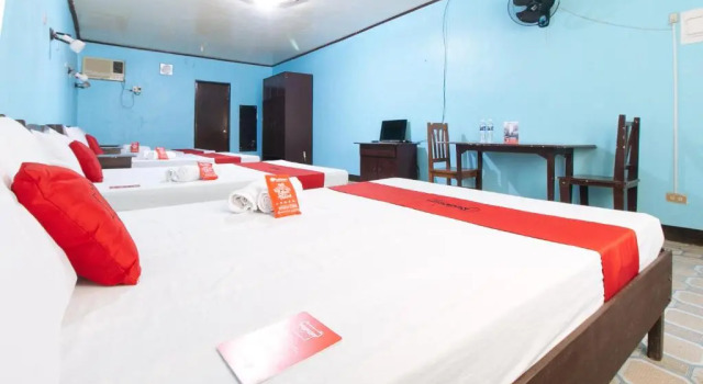 Четырёхместный номер Standard RedDoorz Plus @ Costa Roca Balamban