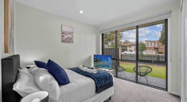 Luxurious 3-bedroom Townhouse in Charming Maidstone 7 KM TO CBD, 预订 酒店 墨尔本 墨尔本地区