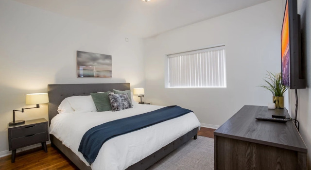 Orlando Townhouse, Забронировать Отель Отели Лос-Анджелеса 4 звезды, рядом с Торговый центр Beverly Center, 4*