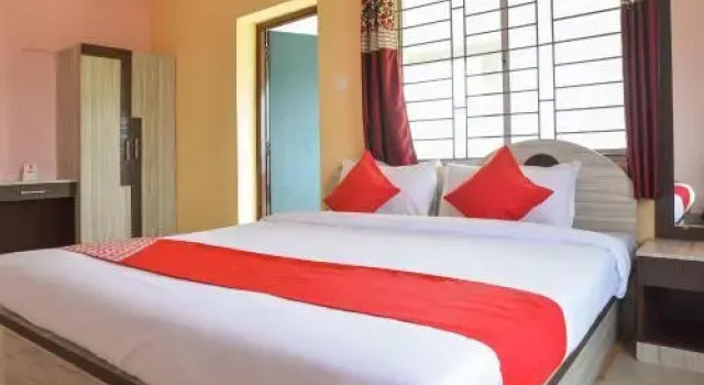 Hotel Gloria by OYO Rooms, Varaa Hotelli Hotellit Mandarmoni uima-altaalla, Uima-allas